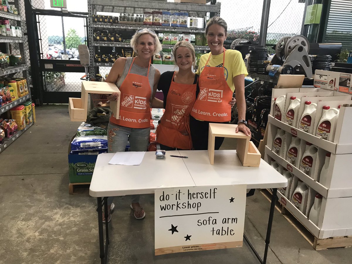 Alexis had two very happy DIH’ers tonight. They were so impressed with Alexis they are bringing friends next month!@VicRangel2 <a href="/TylerHage/">Tyler Hage</a> <a href="/arossi6184/">Amy Rossi</a> <a href="/ashleyjglover/">Ashley Laderer</a>