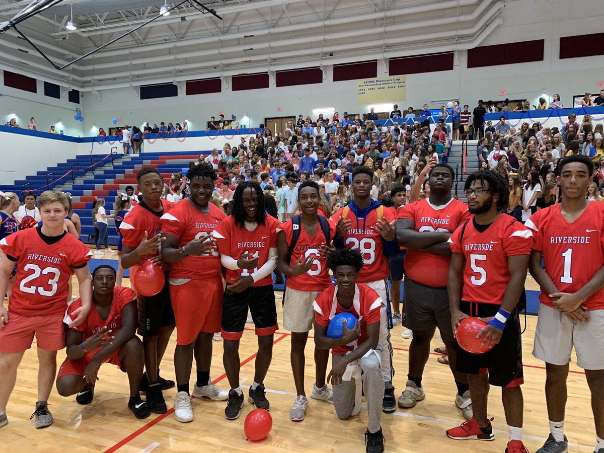 RHS_WarriorFB's tweet photo. Freshmen orientation! Enjoyed welcoming our new Warriors tonight. #RepresentTheR #poundtherock #OverHereOJ https://t.co/nFnqjHRK9s