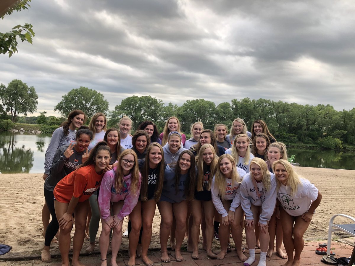 Enjoyed a wonderful team meal tonight at the Bymers! Gearing up for our first match of the 2019 season tomorrow night!!