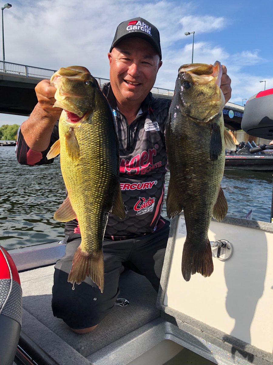 BobIzumi's tweet image. We’re sitting in 2nd place after day 1 ⁦@FLWCanada⁩ Cup in Trenton. Weighed 21.48 lbs of largemouths-lots fun! Cut day tomorrow then the top 10 fish day 3 on Saturday. ⁦@quintewest⁩ #GoFishOntario