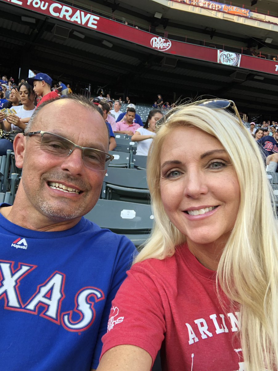 MeelissaJohnson's tweet image. #MyRangers with my love! #TiredTeacherFace @Rangers