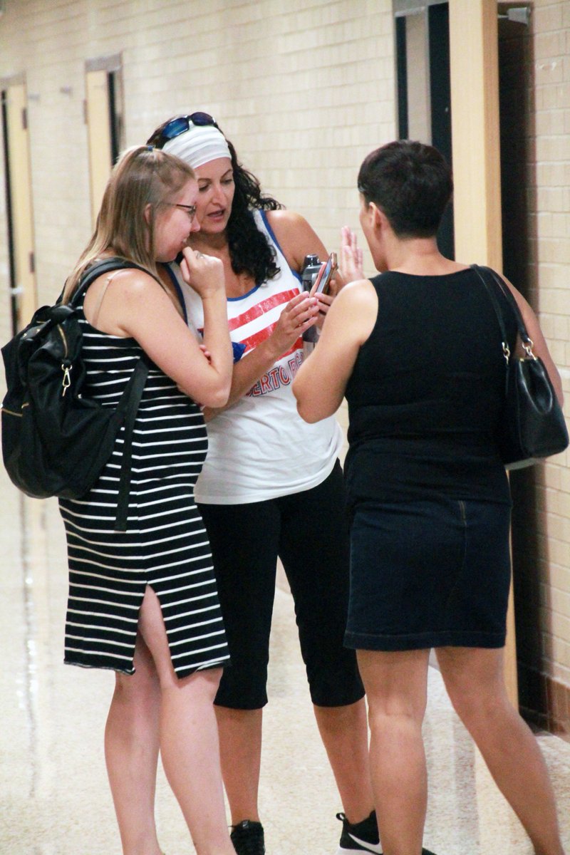 SLPublicSchools's tweet photo. Park Spanish Immersion Elementary School staff members got a sneak peek of their new building today during a staff open house! Construction crews are busy putting the finishing touches on the building. Teachers and staff are excited to welcome students on September 3rd! https://t.co/bs38ITdEJ5