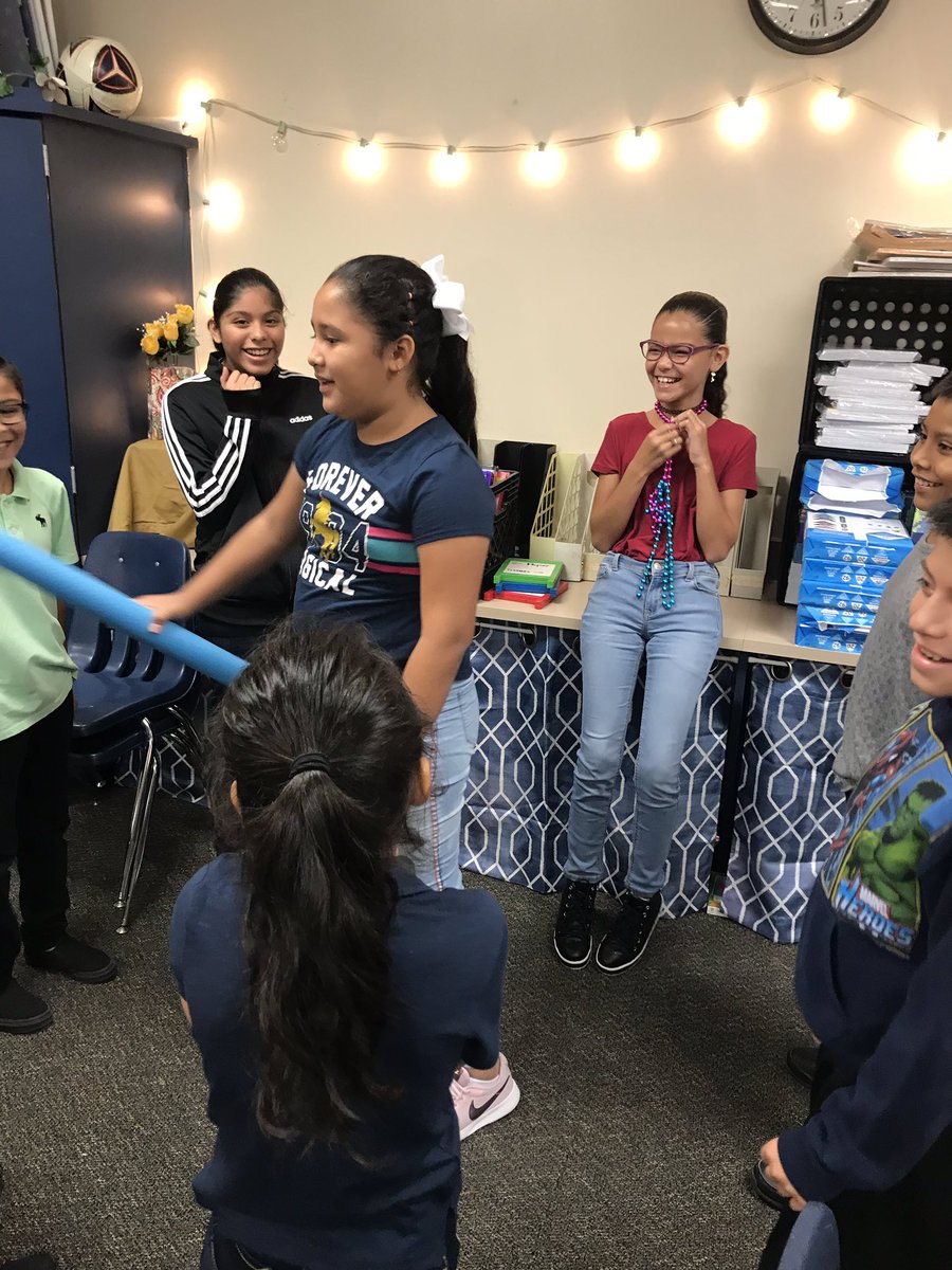 glxrodrig's tweet photo. Active day today... High five and sharing their summer activities and team building in 5th grade Bilingual here @vogeltexans @ConroeISDSupt @ConroeISD #wearebettertogether https://t.co/xFLidLrUTm