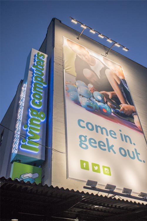 RMBVivid's tweet photo. Swell exterior sign pic @LivingComputers Never had camera in hand for portfolio. Very nice! Great to see the museum thriving #coolsign #environmentalgraphicdesign https://t.co/zQeLJhkOfV