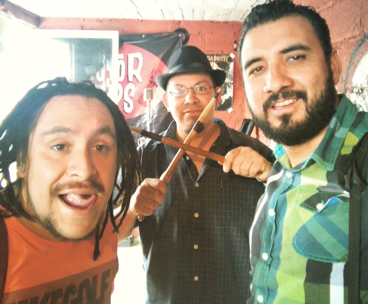 NayithArmanta's tweet photo. "La amistad siempre sonara bien" #DelirioDePersecucion #Music #MotorTops #BajoElLeon 🎸🤟🦁 https://t.co/KcTMURO8A9