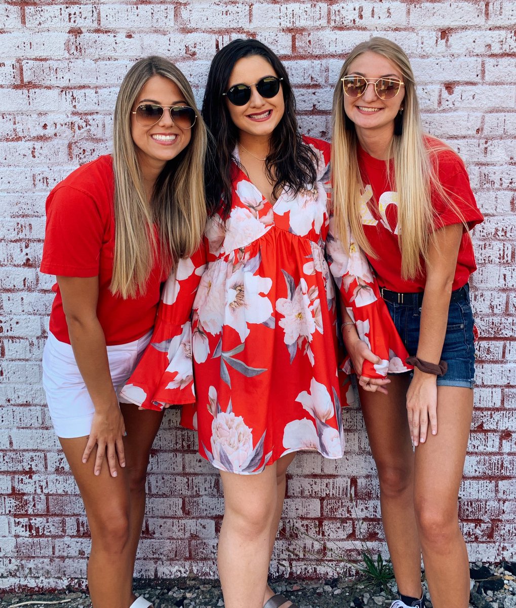 moreheadchio's tweet photo. Burnin’ up for these Red Hot Hooties😍❤️ https://t.co/lYiFnfWAXL