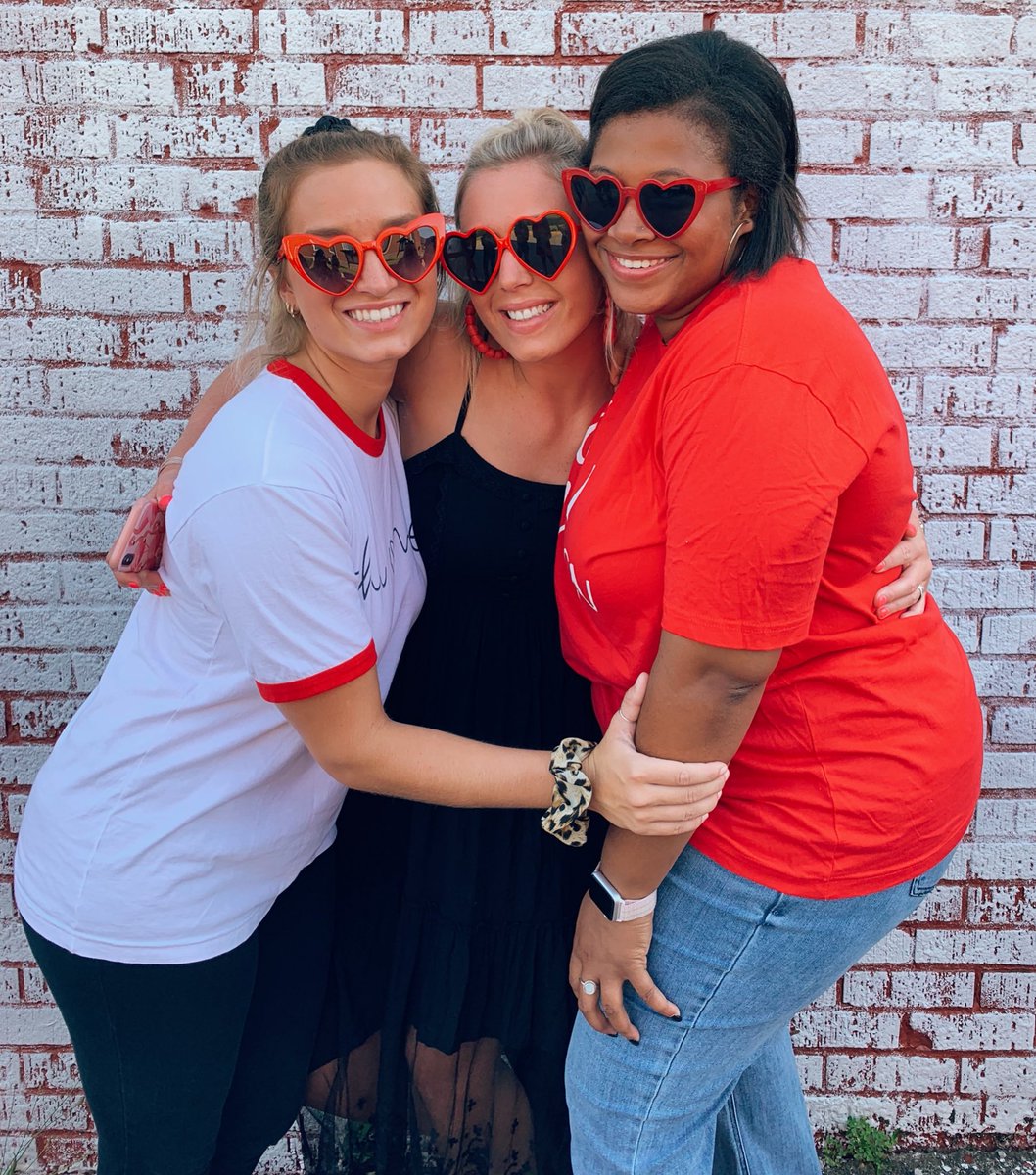 moreheadchio's tweet photo. Burnin’ up for these Red Hot Hooties😍❤️ https://t.co/lYiFnfWAXL