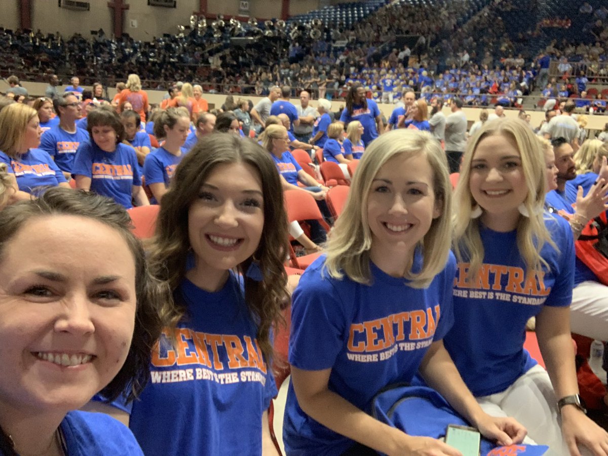 ms_mitchell01's tweet photo. #Convocation2019 https://t.co/rBqMZPpcCa