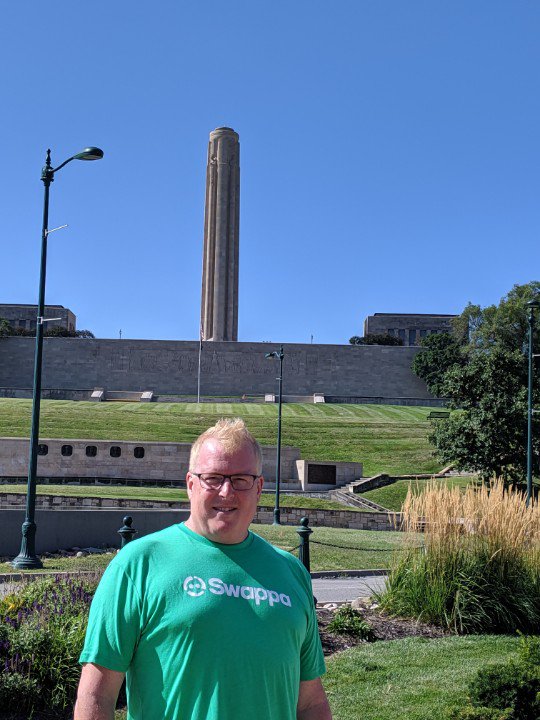 JackOfWebTrades's tweet photo. Repping the .@Swappa shirt in KC. If you need a new phone but don't want to pay full price, https://t.co/uwXoyjkdRO is where you need to go. #SwappaLocal #KansasCity #LibertyMemorial https://t.co/VPcl3zus4I