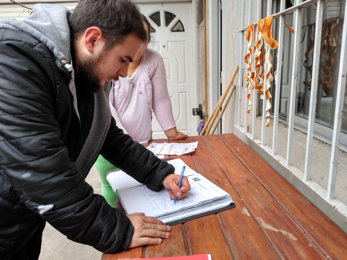 mstefanizzi's tweet photo. 📍Visitamos a familias Electrodependientes de #Budge que no cuentan con obra social ni están inscriptas al RECS, para asesorarlas y asistirlas desde la Coordinación de Electrodependientes de @salud_lomas .
Continuamos con #LomasSeConecta 🔌🤗 https://t.co/UYV3UqNDzI