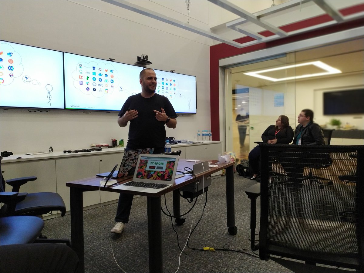 vmugsp's tweet photo. Nossa terceira sessΓ£o sendo feita pelo @duboc sobre @VMware #cloudassembly
@MyVMUG #vmugsp #vcommunity #vExpert https://t.co/0vYjDjwVIp