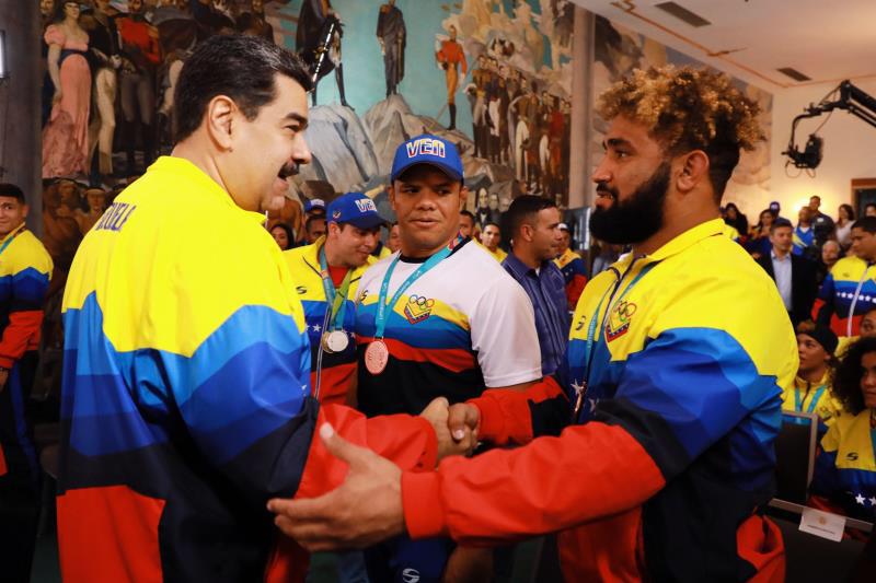 ¿Que harias si fueras presidente? - Página 13 ECDVHwqW4AAk8HF