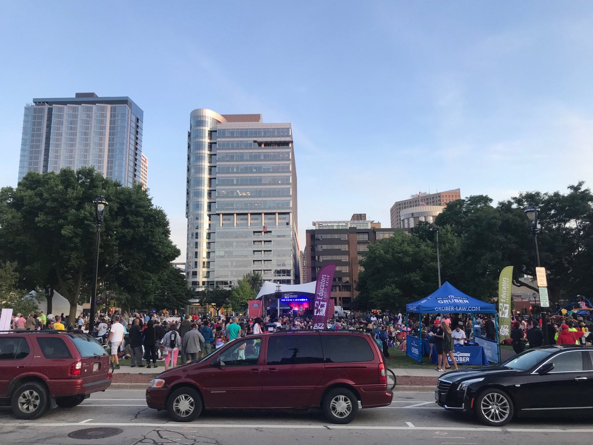 Packed house ⁦@CathedralSqF⁩ #jazzinthepark ⁦@thehopmke⁩ ⁦@EastTown⁩ ⁦@MilwDowntown⁩ ⁦@cityofmilwaukee⁩