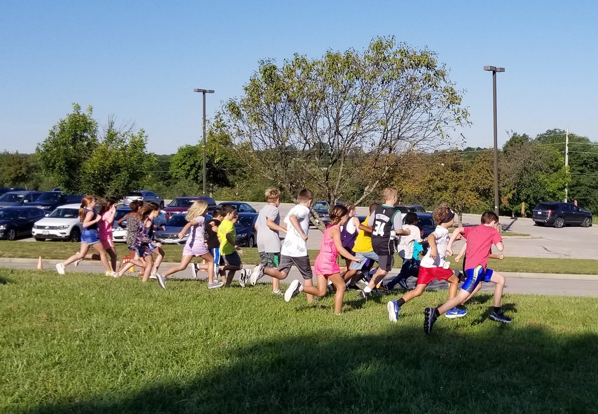 Students did an activity in which they were challenged to run as fast as they can and all finish at the same time. It's not possible, they quickly realized, and that's okay! The same is true with how we all learn, and that understanding of our peers is vital. #MadeinR7 #HHEPride