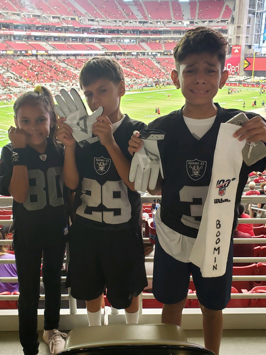 AnaMarissssa's tweet image. Again s/o @AB84 you made their day! Best game every for Ely, Dorian &amp;amp; Brandon (the one who is crying) 😂👌🏽 #OAKvsARI