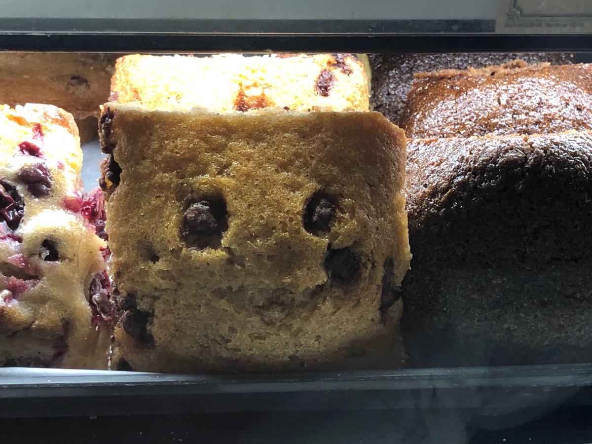 cindyhdahlgren's tweet photo. Everyone at ⁦@ajsfinefoods⁩ is so friendly... even the muffins are happy https://t.co/IIFdc9Zdui