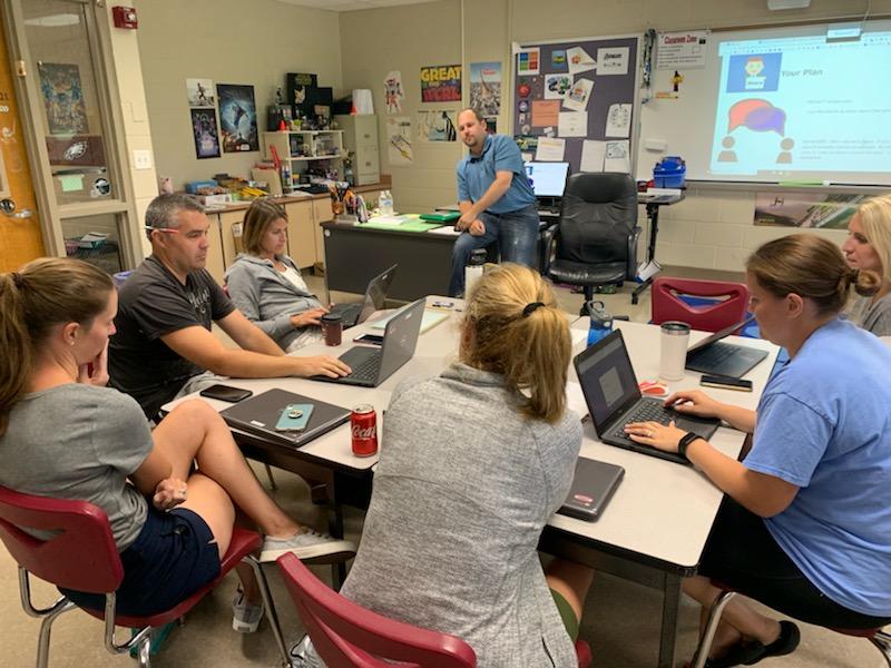 DiscoveryWH's tweet photo. More pics from our exciting day and discussions around #PBL and #GeniusHour #WhitfieldProud https://t.co/N82qv73XRw