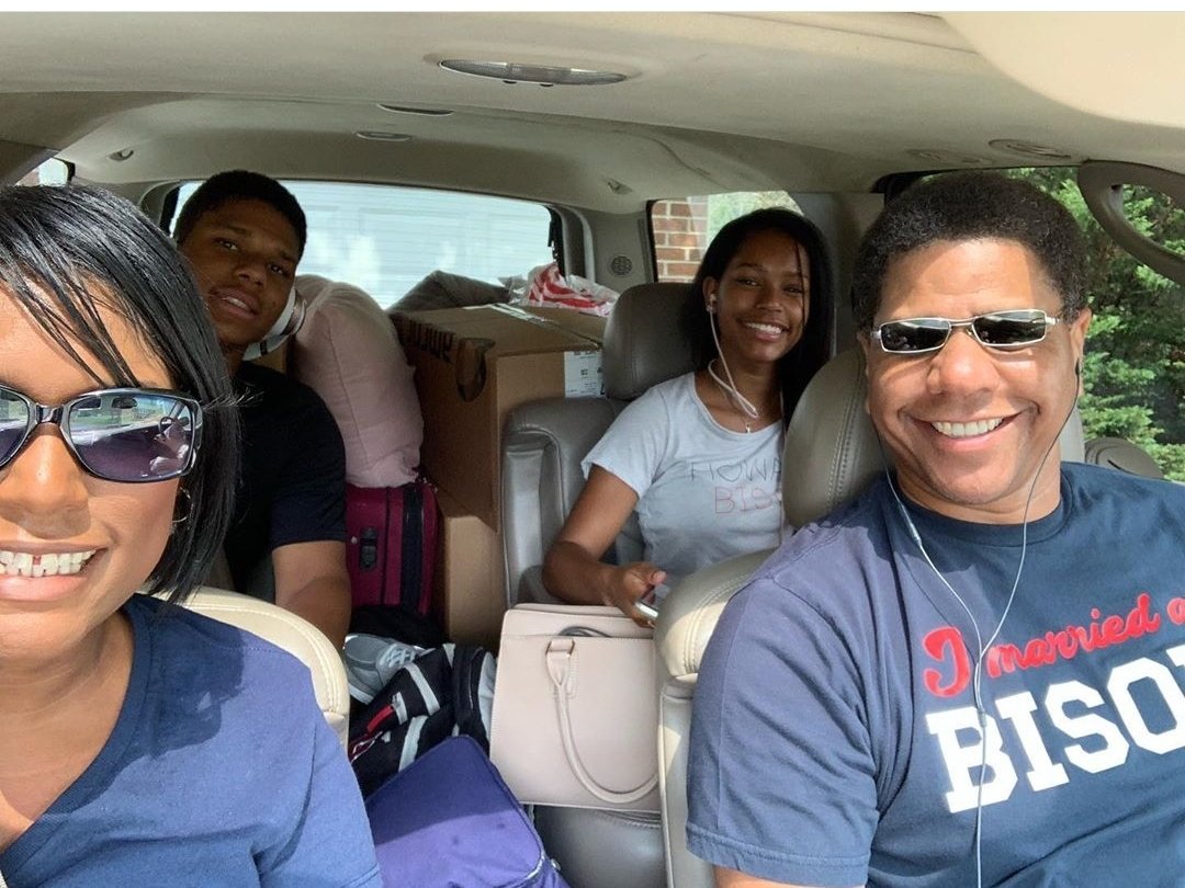 johnlsiv's tweet photo. @HowardU Move in day @mayas224 Sophomore year #SuperLegacy @j25lisa @HowardUAlumni @HowardUniv @DoTheHowardWalk 13+ family members have walked those same halls and sat on that same yard! Shoutout to the best Sister-in-law ever @lafleming24 for this T who's also an alumni #HU22 https://t.co/gHO728QX9B