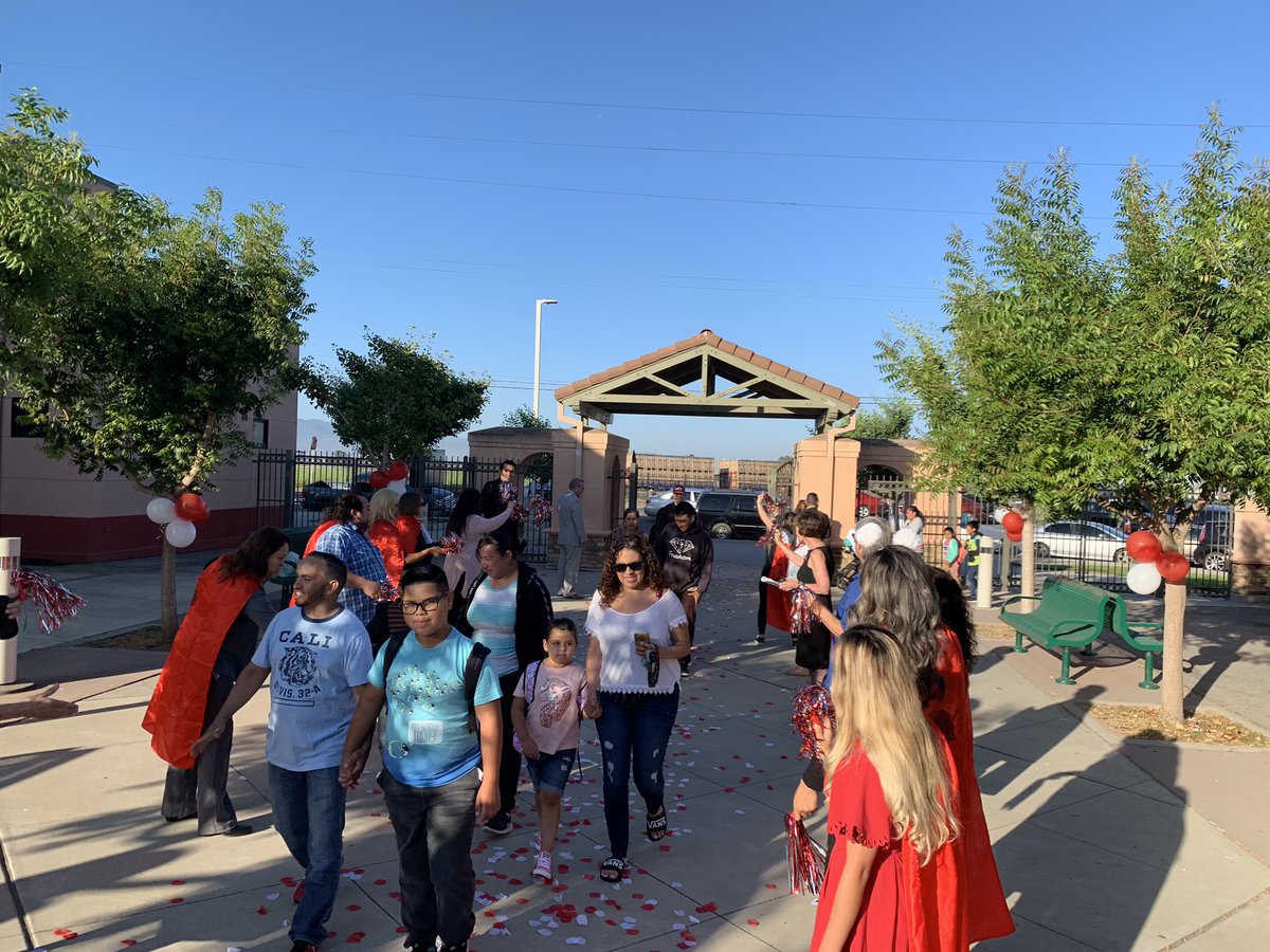 BardinSchool's tweet photo. Loved seeing all the smileing face this morning at #bardinstrong 

Looking forward to a great year. 

#alisalstrong #alisalfuerte https://t.co/7HsztbmW1M