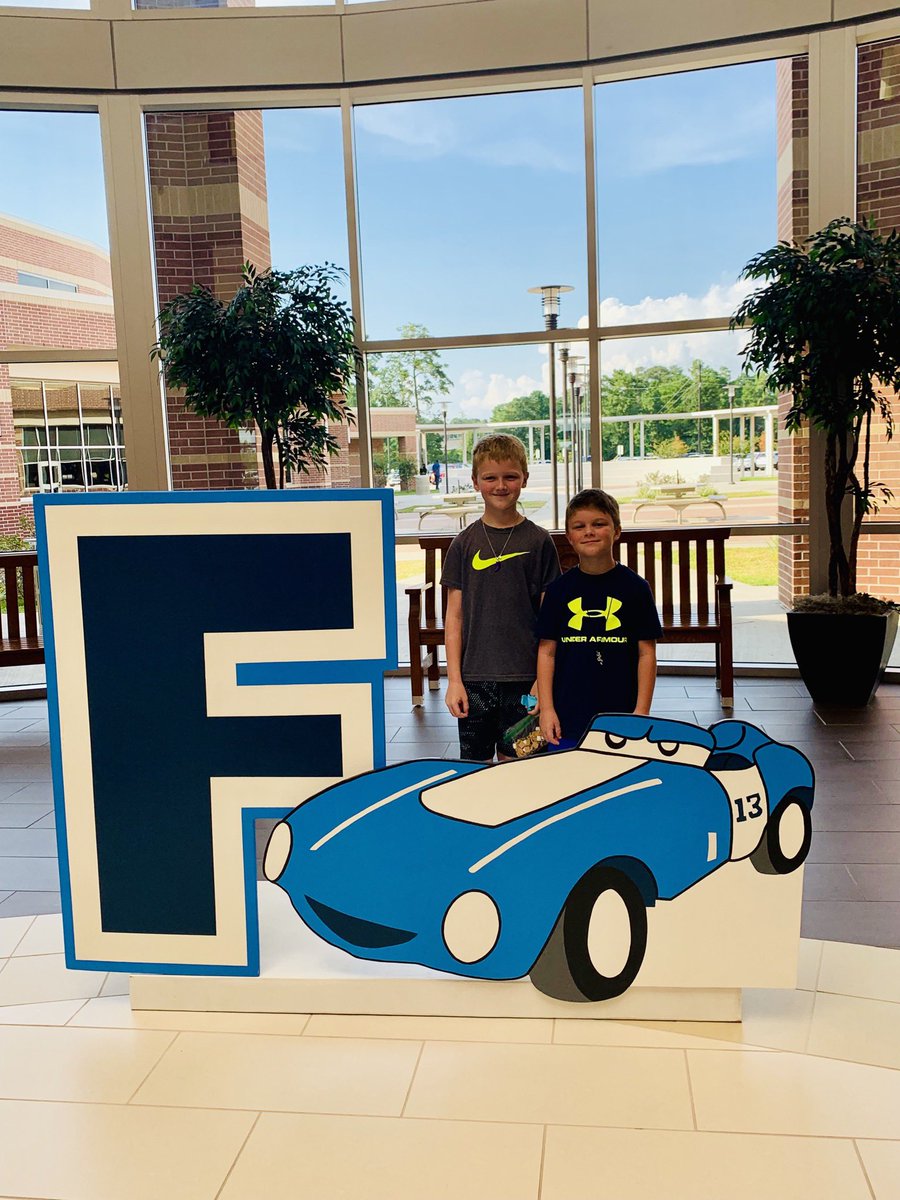 dejavu_21's tweet photo. #meettheteacher @KleinISD #KleinFamily #frenchelementary time for 3rd and 5th grade!! https://t.co/gpshNU5wWf