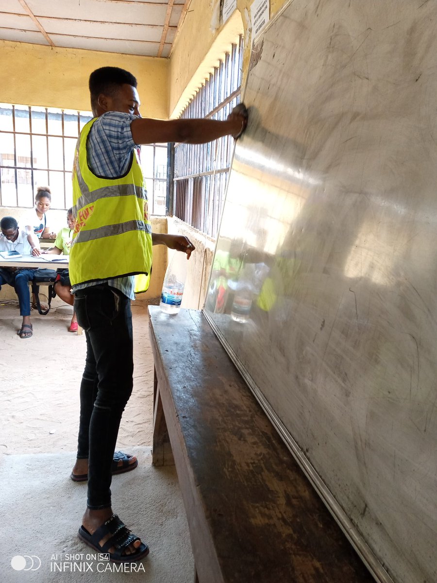 rotafedpolynek's tweet photo. Rotaract Club of Federal Polytechnic Nekede just completed A 2 Days Membership Drive which also featured cleaning of over 25 blurred white marker boards in various departments with chemicals and also giving out white board markers to departments.

Rotaract the way to Be... https://t.co/BjnsJss1VS