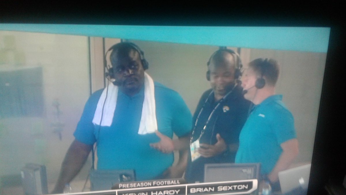 Thom_Dra's tweet photo. Yo, check out our man Big Searce wit' the Big Man towel in the #Jaguars press box.  Do the thang bruh! #BadMutha  #LemonPepperGuy https://t.co/4O69GyZcv5