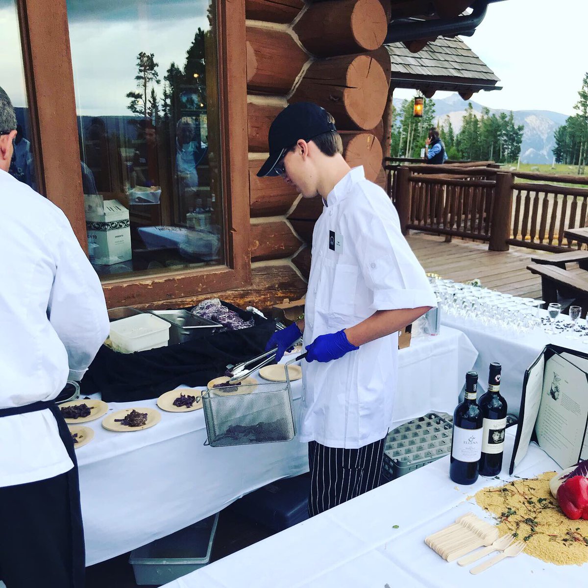 Montana ProStart Students working with @scottgiambastiani and <a href="/thecheeseshop1/">The Cheese Shop</a> during the Opening Reception of Big Sky Vine &amp; Dine @prostartprogram #mtprostart #bigskyvineanddine @ Everett's 8800