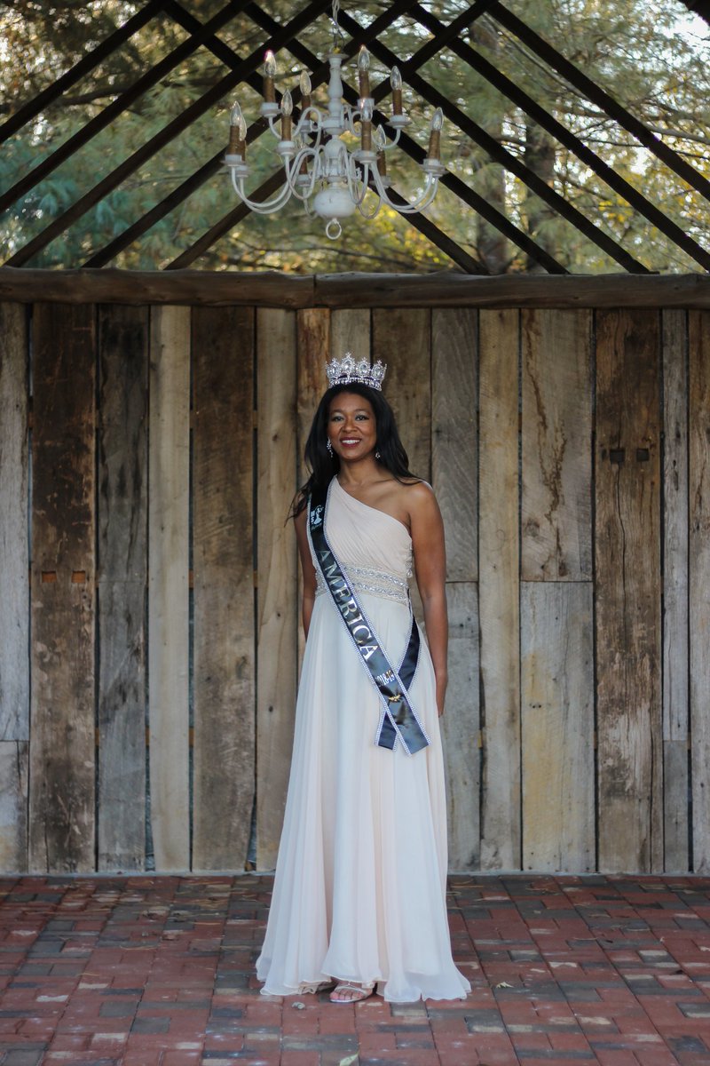 MissInfinityInt's tweet photo. 👸🌈💕 Featuring Kendrea McVadon, in Evening Gown! The former Ms. Infinity America 2018 and your current Ms. Infinity International 2019.
..........
#MsInfinity  #FacesofGlobalChange #Model #Beauty #Service #Pageants #PageantGirl #PageantQueen #PageantCrown https://t.co/NtuyAcnH10
