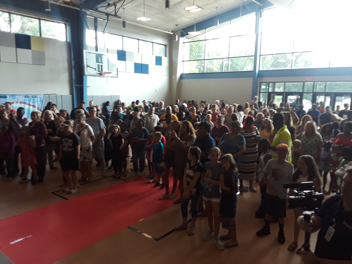 northside_of's tweet photo. It was great seeing all the Northside families tonight! https://t.co/w1uDvHuVTV