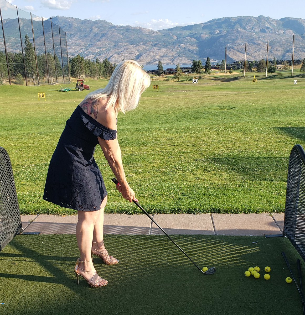 ceraldi_carleen's tweet photo. Golfing in stilettos
#GoddessAlert
#WhereIsMyUnicorn https://t.co/NfckosTdgN