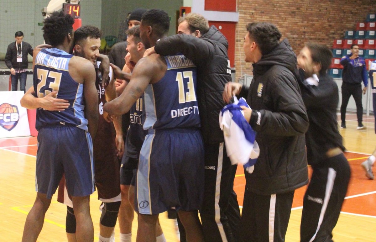 #SudamericanoU21 | Oro Sudamericano 3x3- Uruguay se consagró campeón Sudamericano U21 en modalidad 3x3 al vencer a Venezuela en la final por 16-14. Arregui, Pomoli, Espindola y Da Costa llevaron a la Celeste a lo más alto del podio.
✍️<a href="/Agustin_Bo_/">Agustín Bó Testoni</a> 
basquetcaliente.com/2019/08/15/oro…