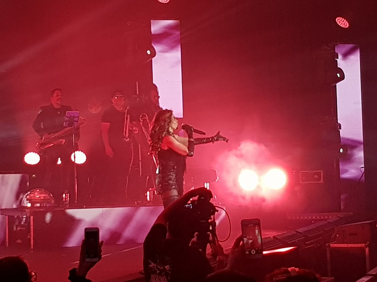 IngramMicroMx's tweet photo. Gran cierre con @gloriatrevi en #IDX2019 🎉🎉 https://t.co/dbkW50M5Vt