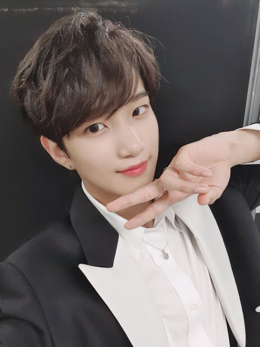 WoochulBr's tweet photo. 👑15.08.19 ~ att @jflo_newkidd 

"[Newkidd #Woochul] Eu fiquei tão feliz por encontrar vocês hoje. Nos vemos amanhã❤"

#Newkidd #뉴키드 #Woochul #우철 #KWorldFesta #케이월드페스타 #KPop #셀럽티비 https://t.co/hx02Qm7YHM