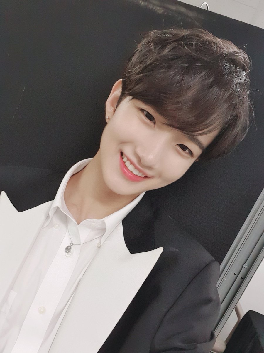 WoochulBr's tweet photo. 👑15.08.19 ~ att @jflo_newkidd 

"[Newkidd #Woochul] Eu fiquei tão feliz por encontrar vocês hoje. Nos vemos amanhã❤"

#Newkidd #뉴키드 #Woochul #우철 #KWorldFesta #케이월드페스타 #KPop #셀럽티비 https://t.co/hx02Qm7YHM