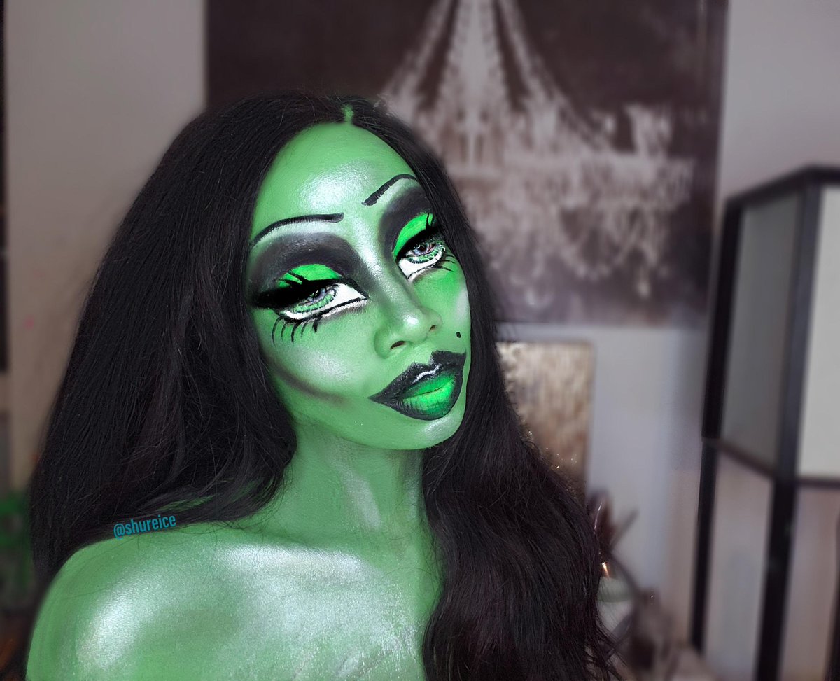 Fleeky Friday founder @shureice is ready to #stormarea51 in her bratz x area 51 #alienmakeup look using our neon green eyeshadow and highlighter! 😍