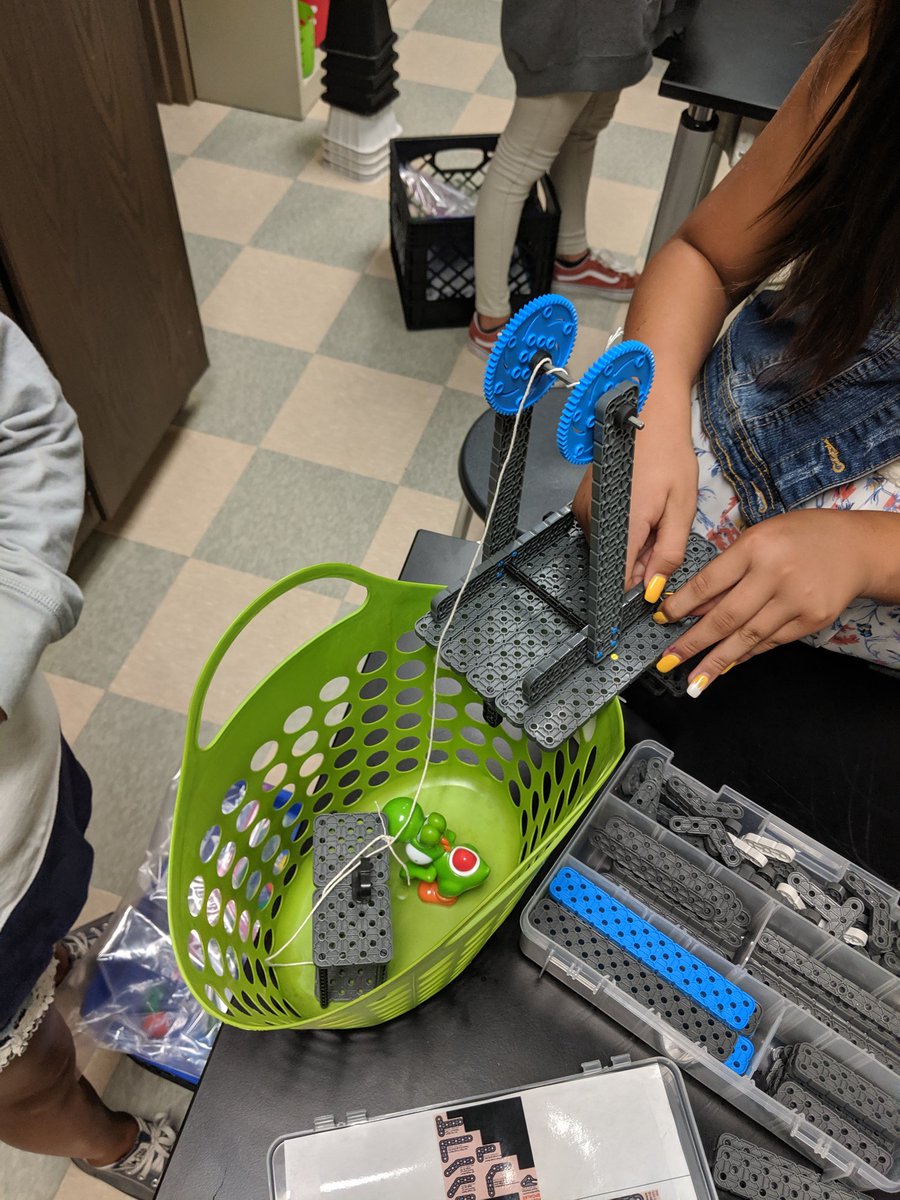 Gilliam2009's tweet photo. Energy was through the roof during the first practice! Great start to #sferobotics @SFE_3820 @CochranM90 https://t.co/57kKxQFL0Q