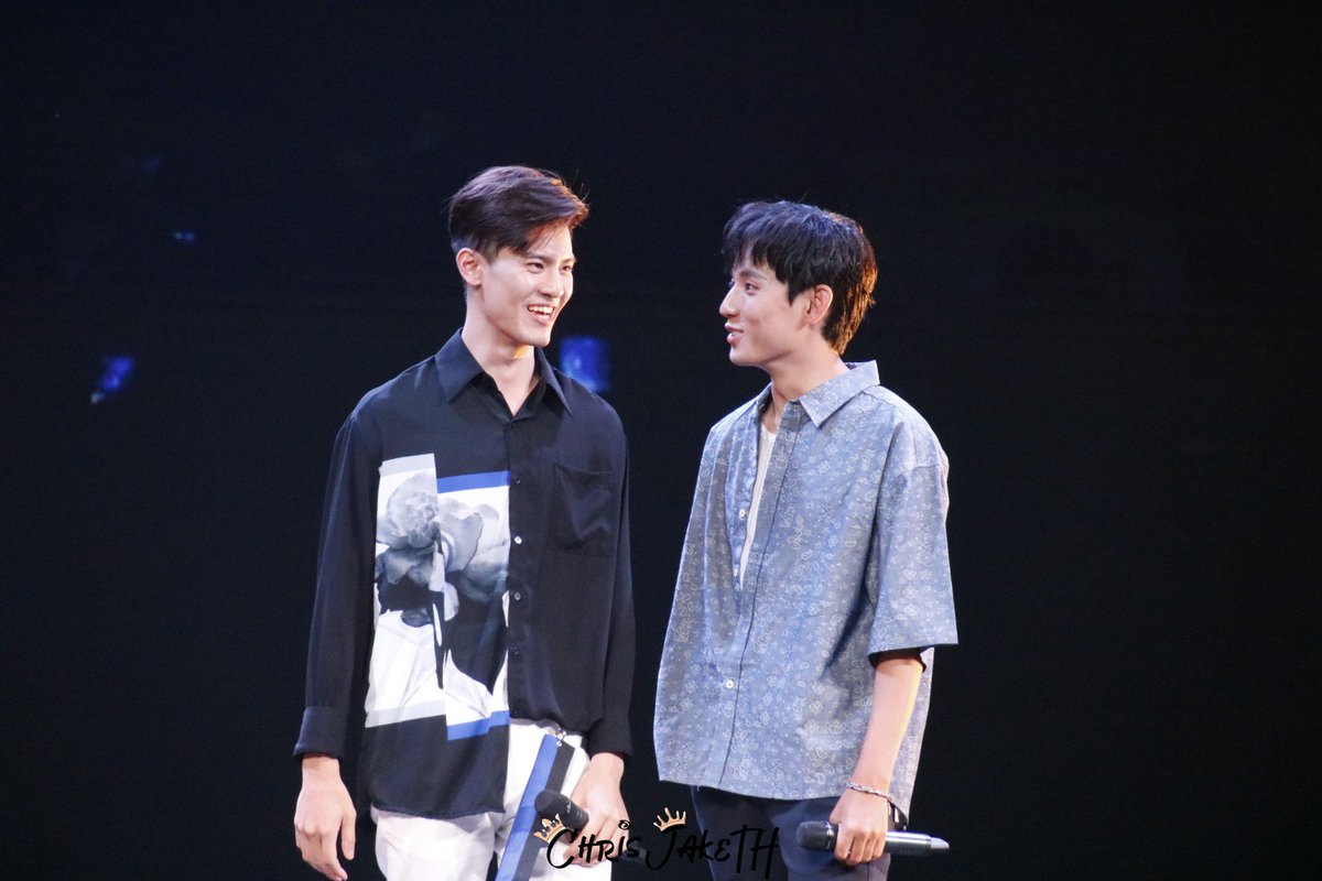 ChrisJakeTH's tweet photo. -ขอเสียของการได้เจอ คือความคิดถึงจะทวีคูณเป็นร้อยเท่า-
#HIStory3 #HIStory3圈套 #吳承洋 #徐鈞浩 #ChrisJakeTH #CJAKFanMeetinginBKK #HIStoryTh https://t.co/xa57JvybGv
