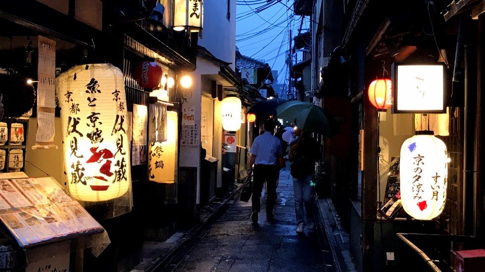 Sharing Kyoto Take A Deep Dive Into Kyoto S Nightlife With Our Lastest Feature All About Wandering Through Nighttime Kyoto Check It Out At T Co Kzl51b5qpz Deepkyoto Kyotonights Kyotofood Kyotobars Kyotowalks