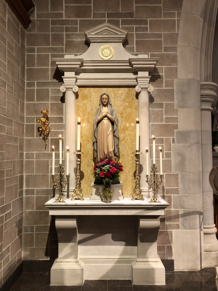 StCathTrumbull's tweet photo. Assumpta est Maria in cœlum: gaudent angeli! Mary is taken up into heaven: the angels rejoice! #AssumptionofMary #diobpt https://t.co/ex2rvhorsA