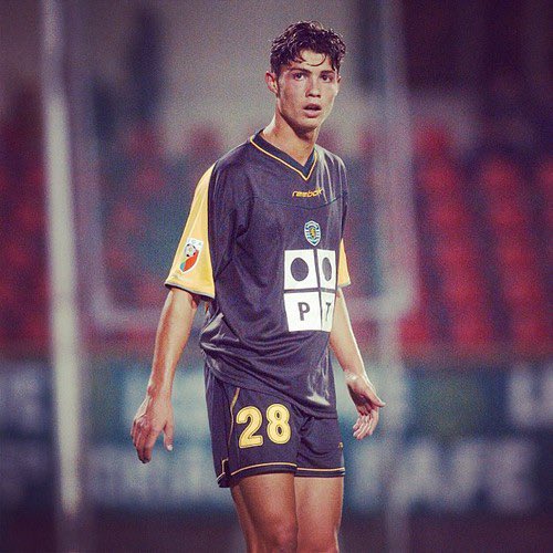 Juezcentral's tweet photo. Hoy hace 18 años, debutaba con el Sporting de Lisboa, un flaco de 16 años originario de Funchal. En esos 18 años, ha pasado por 4 países. En todos, ha ganado títulos. Con su selección, ganó la Euro. Y a nivel individual, ganó 5 balones de oro y 4 botas de oro. CRISTIANO. https://t.co/VIlBmYWCOl