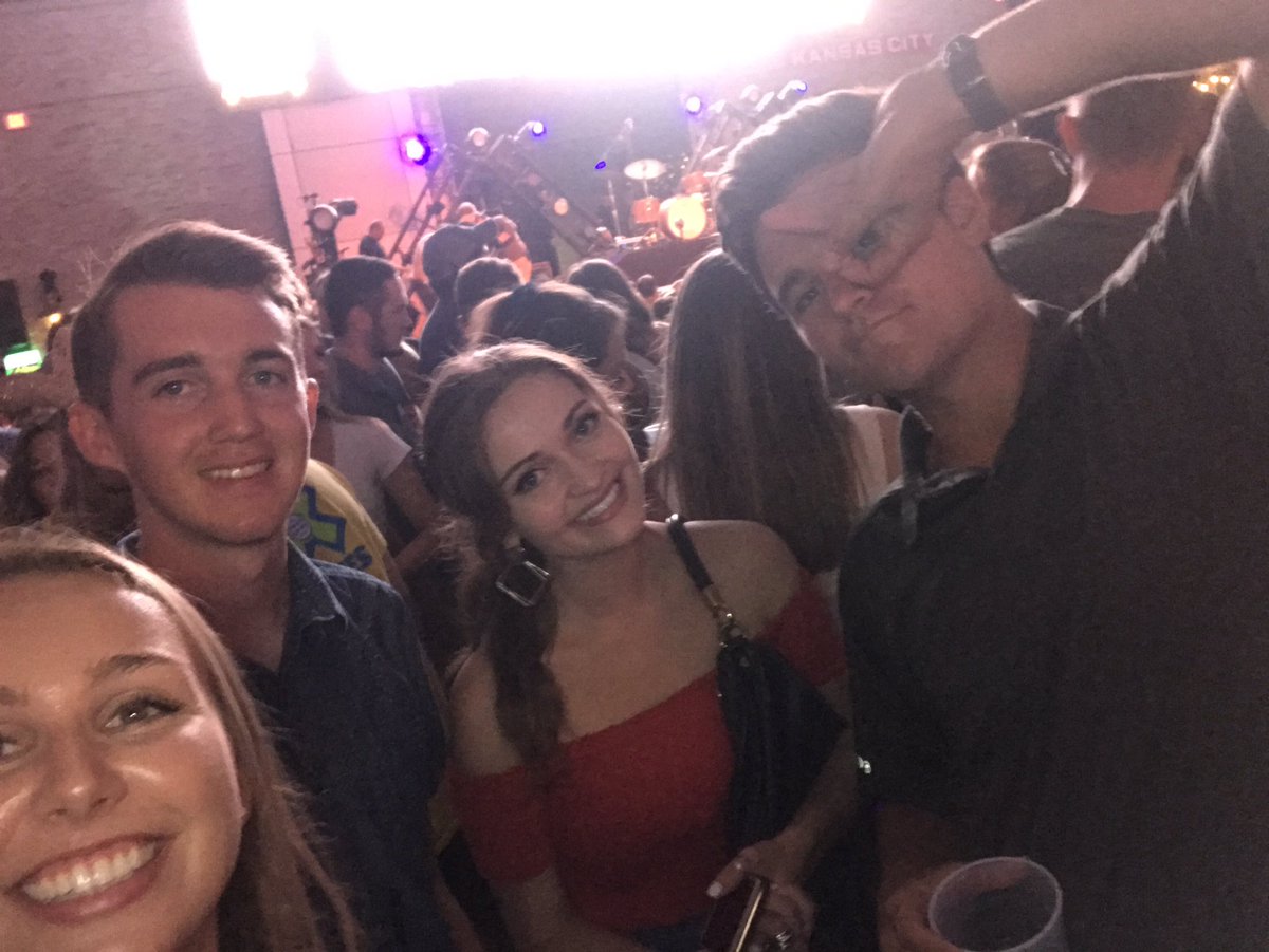 kpen97's tweet photo. #hcnkc @aaron_watson https://t.co/QhS4P6BBv3