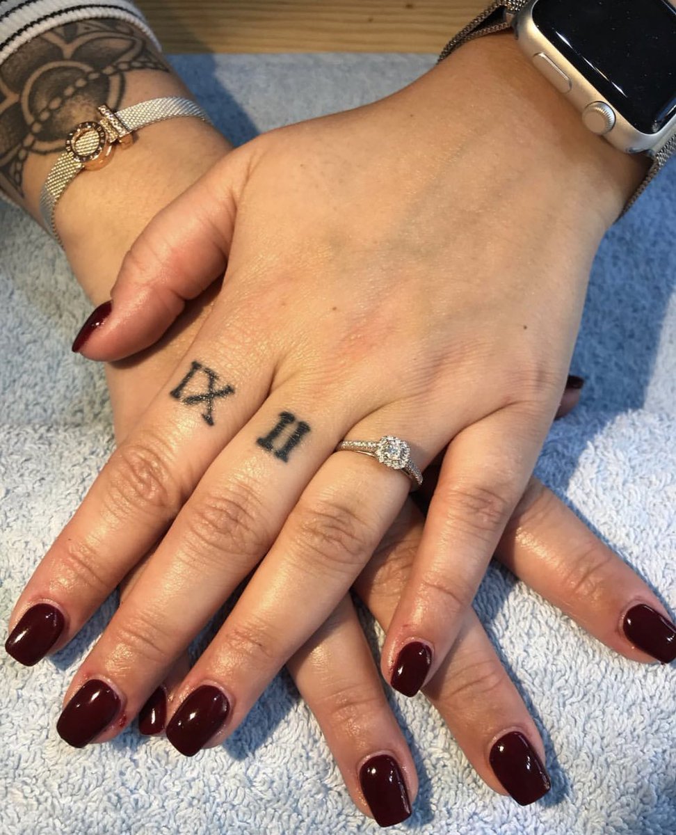 mooeysltd's tweet photo. We’re getting all the Autumn feels on this gloomy Friday 🍁 #darknails #mooeys #gelnails #autumn https://t.co/KsabADxA36