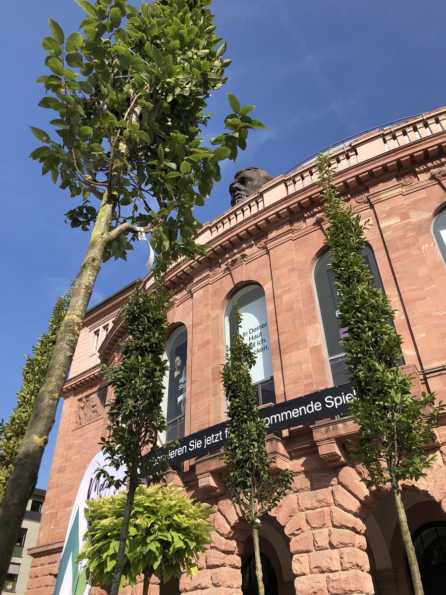 Gerd Schreiner 🇪🇺 (@gerdschreiner) on Twitter photo #BaumkronenStattSprechblasen: <a href="/NinoHaase/">Nino Haase</a> wirft als OB-Kandidat für @mainz_de auf unserem Gutenbergplatz seine Schatten voraus. #MainzMACHEN <a href="/CduMainz/">CDU Mainz</a> <a href="/FreieWahler/">Freie Wähler Ascheberg e.V.</a> #BaumkronenStattSprechblasen: <a href="/NinoHaase/">Nino Haase</a> wirft als OB-Kandidat für @mainz_de auf unserem Gutenbergplatz seine Schatten voraus. #MainzMACHEN <a href="/CduMainz/">CDU Mainz</a> <a href="/FreieWahler/">Freie Wähler Ascheberg e.V.</a>