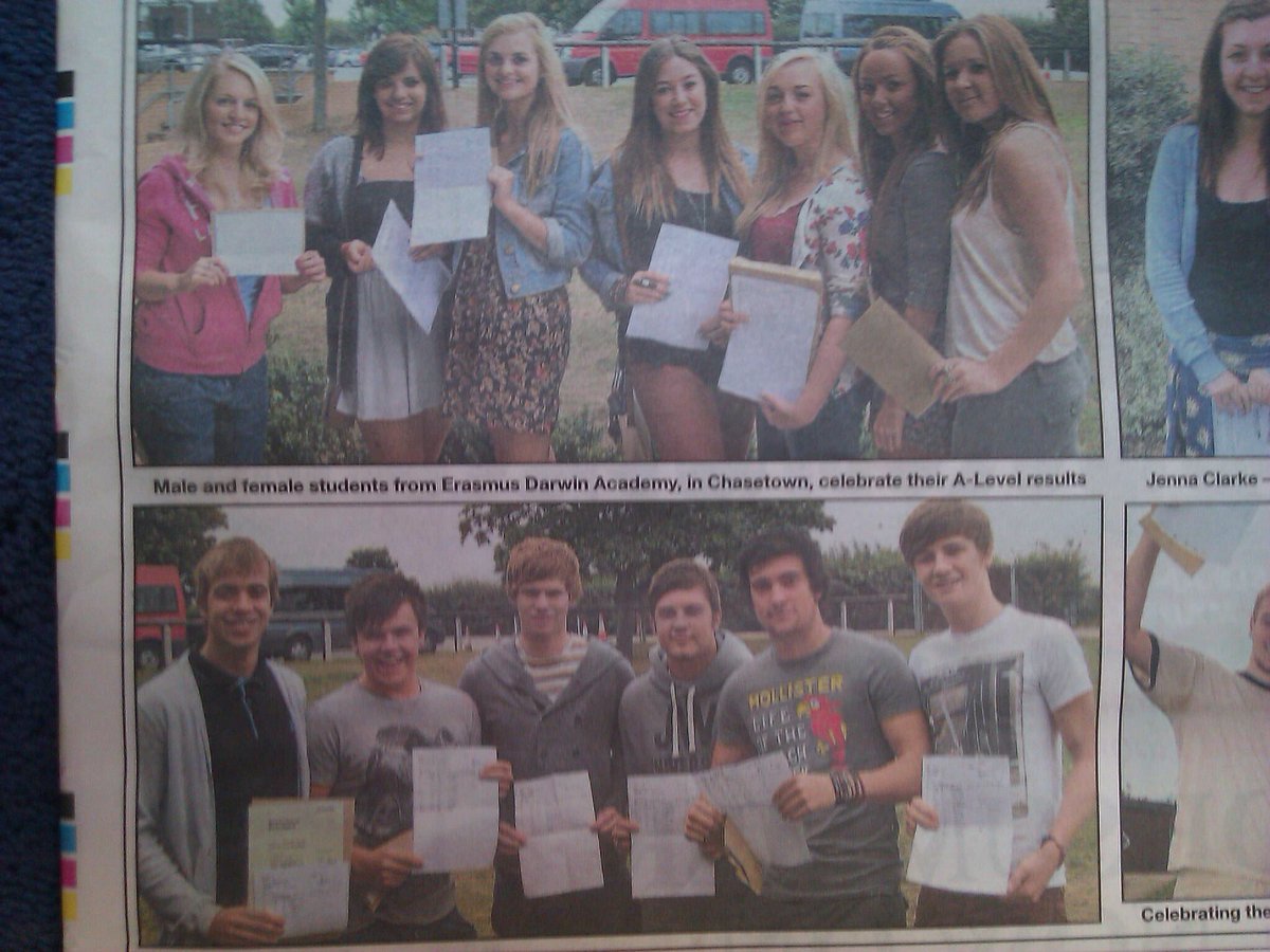 CharniceSmile's tweet photo. Flash back to results day eight years ago. The young people in this photo now have careers in law, marketing, recruitment, buying, film etc and it all started Erasmus Darwin ✨✨ #eda #ffb #alevelresults2019 https://t.co/QWAPj73Rmc
