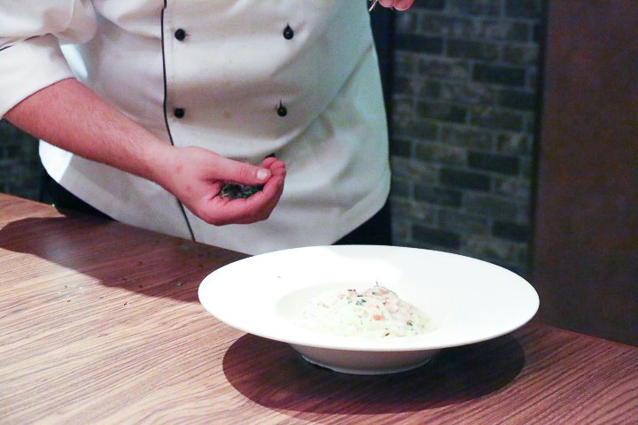 ICGSHK's tweet photo. Let's #GoGreen!

Thank you for planting and taking care of the microgreens from our #UrbanFarm ! We are #dedicated to implementing more #greeninitiatives to improve the environment.

Our guests can sample these #fresh #microgreens at Theo Mistral by Theo Randall daily! https://t.co/9WZ5WOaNTK