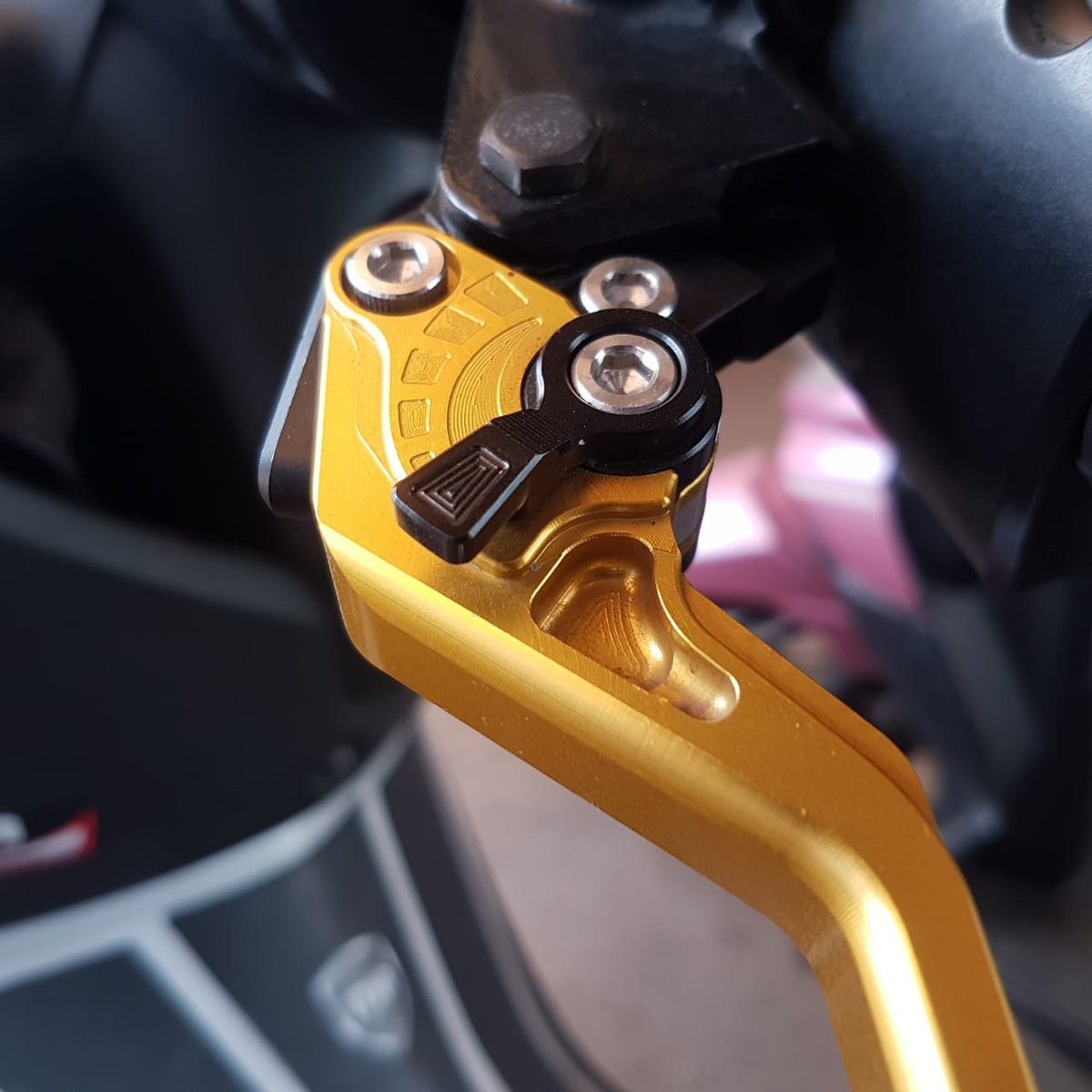TDR_RACING's tweet image. TDR CNC Adjustable Handle Lever For N-MAX made with strong and light aluminium material. Adjustable design for batter handling. Colour not easily fades for long term use. - bit.ly/CNCAdj_HandleL…
.
#Style #BodySystems #HandleLever #GotoTheNextLevel #NextLevel #LevelUp