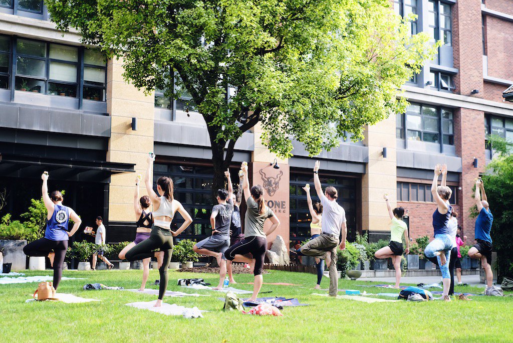 How do you spend the weekend?  If you still don't have a plan. The lawn outside The Cannery is a great place for a picnic and outdoor activities. An interesting one is doing yoga with a bottle of beer seems a lot of fun！#chinatravel #travel #shanghai #wildleapchina  #yuyuanroad
