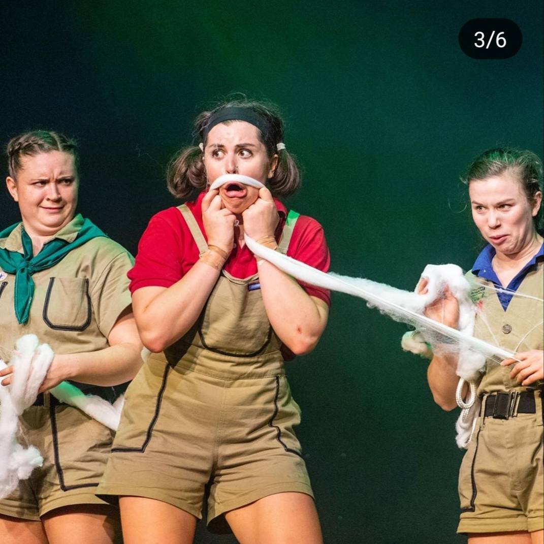 DummiesC's tweet image. Shona wants a circus mostache just like the Splash test Dummies...! @underbelly #aussiecircus #circusshow #dummiescorp #dontmesswiththedummies #kidscomedy #kidsentertainment #kidsshow #showsforkids #followthecow #funnyladies #mostache
