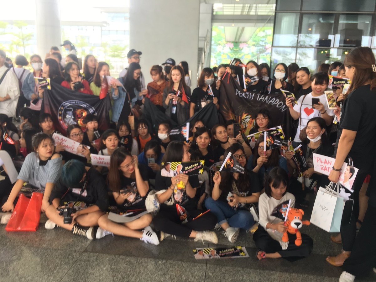 PerthHaNoiVN's tweet photo. Dear all!!! Team HN xin gửi thông báo  về việc Sp Perth tại FMT Hà Nội 🇻🇳! Team muốn gửi lời cảm ơn chân thành đến toàn thể gia đình 🐯 ace bạn bè đã cùng team sp cho P. 🙏 #PerthTanapon
#PerthsupportteamHaNoi 🇻🇳 Team HN yêu em! Sẽ còn đi với nhau dài nha! Love all https://t.co/V8urSUILLo
