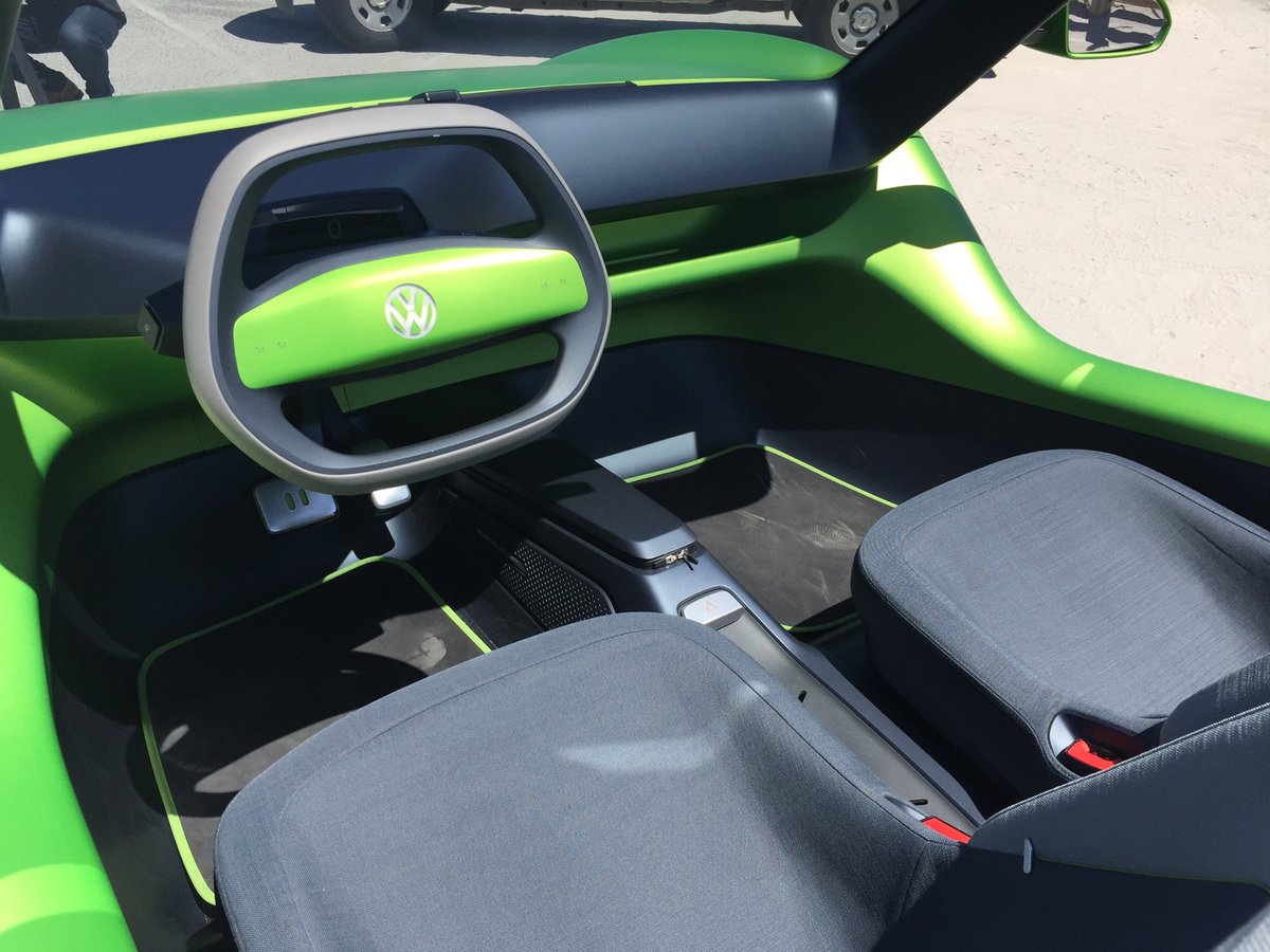 sashajol's tweet photo. That spartan interior, makes a Tesla Model 3 look cluttered! My fave part: the play and pause icons on the pedals ▶️⏸ ⁦@VW⁩ #idbuggy #MontereyCarWeek https://t.co/82DCOZq3as